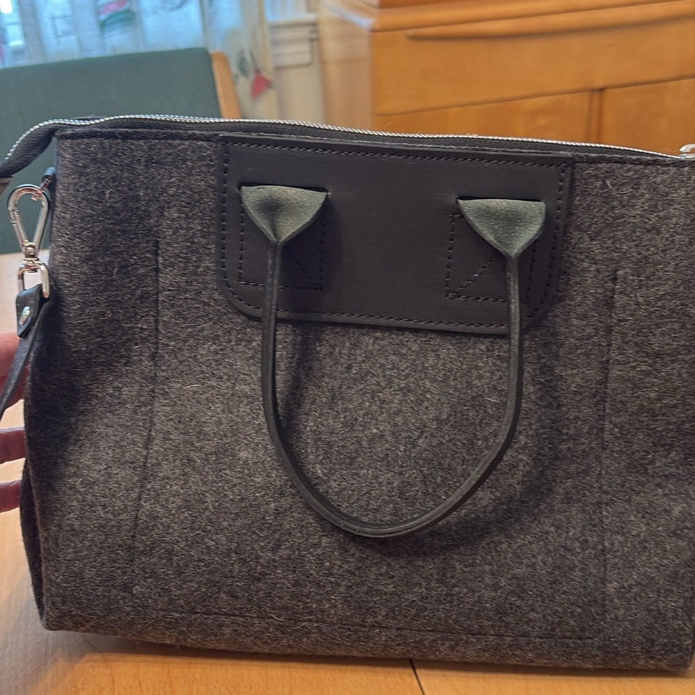Graf Lantz Bedford Merino Wool Satchel with Detachable Cross Body Strap. - Picture 6 of 11